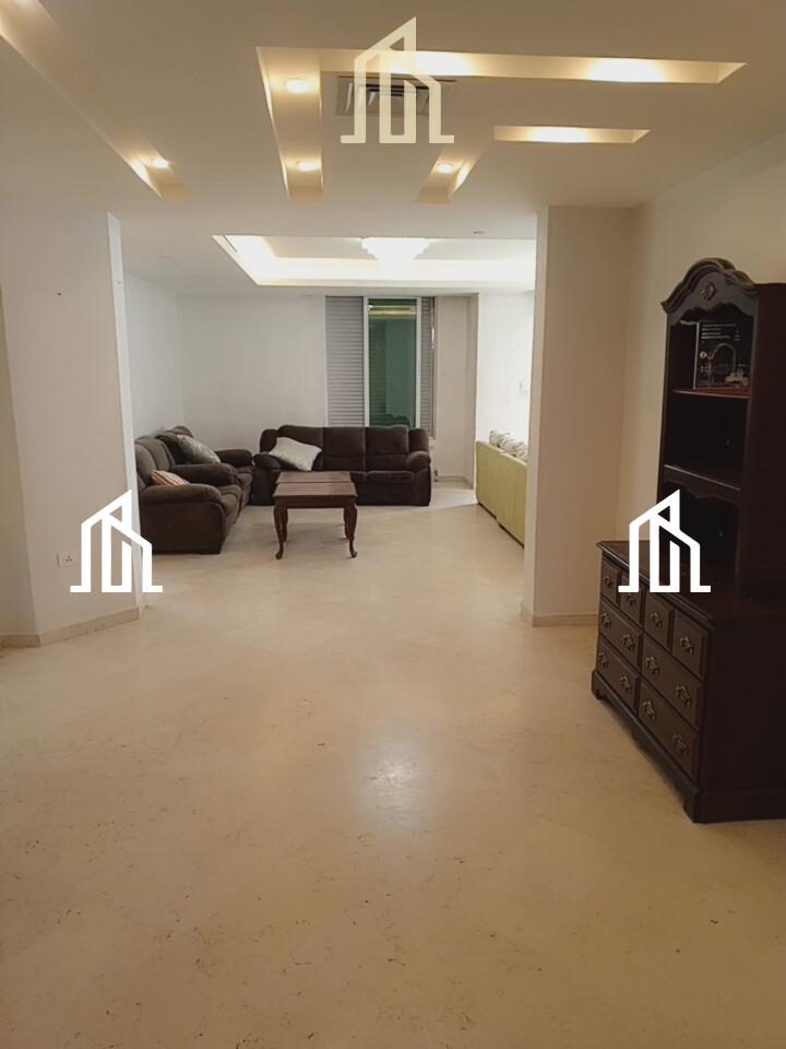 شقة مميزة طابق رابع مع روف 290م في أجمل مناطق الدوار الخامس