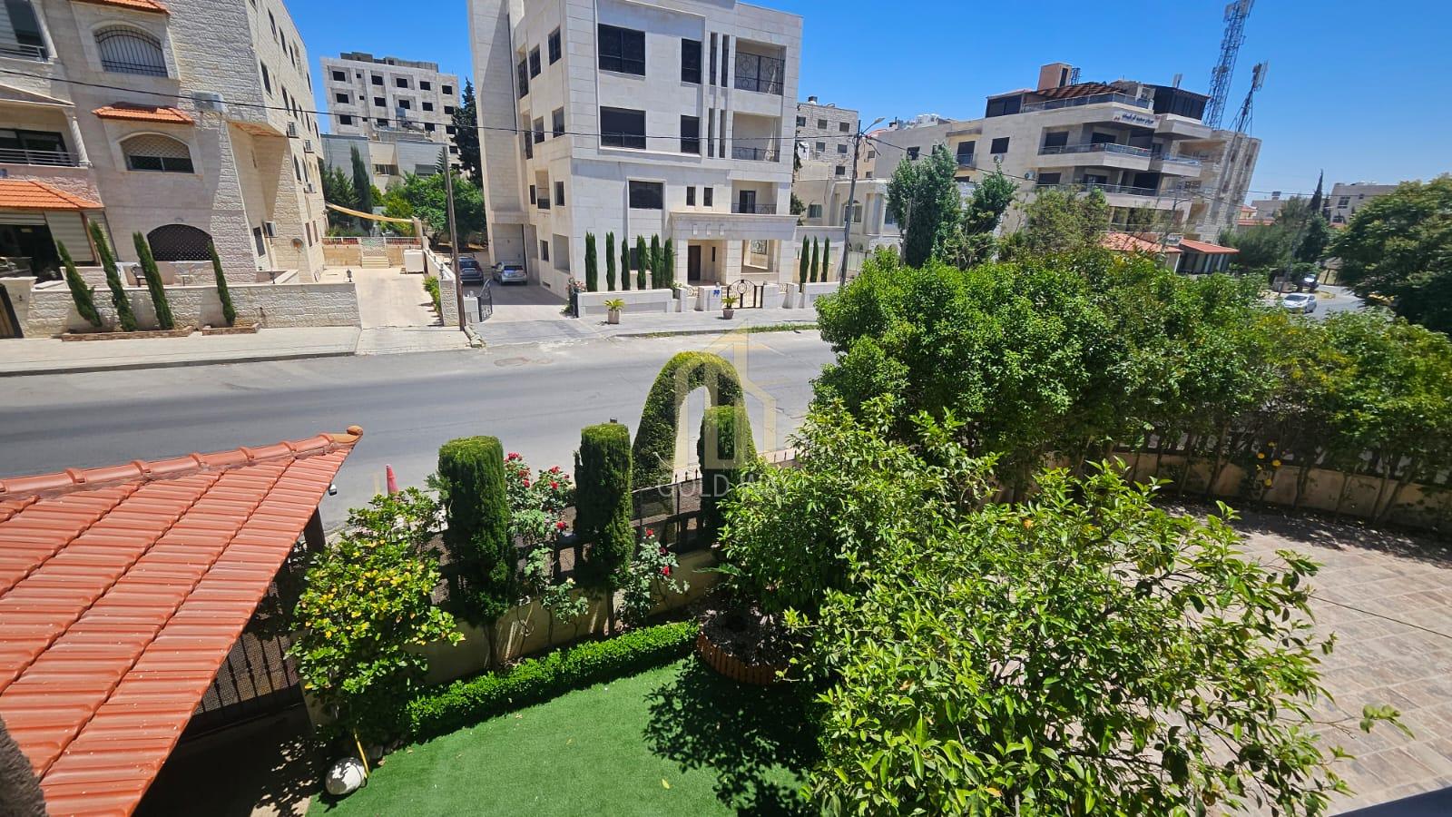 في أجمل مناطق خلدا(بالقرب من روان كيك) عمارة عائلية تملك شقة طابق أول 140م بسعر مميز
