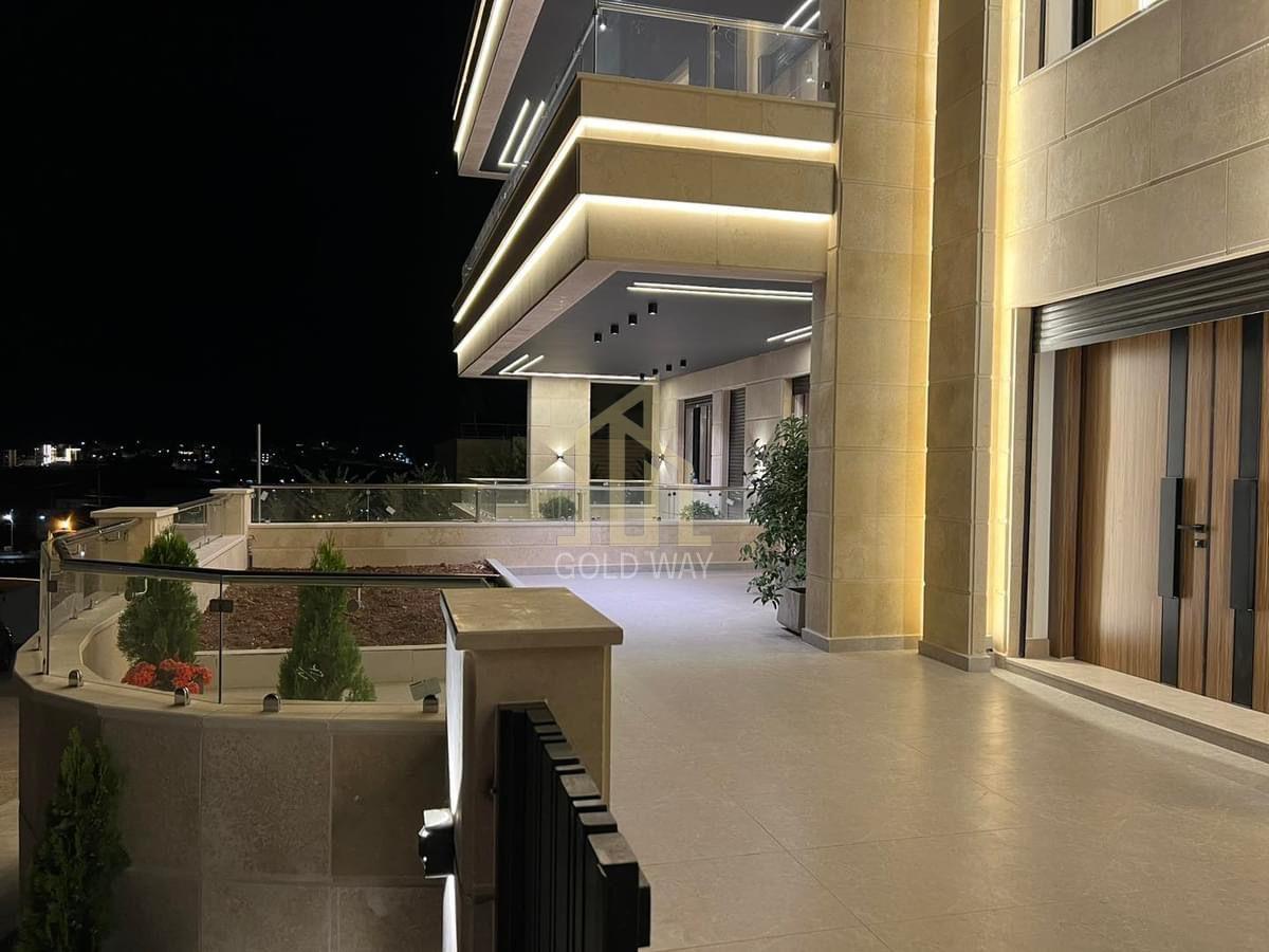 شقة أرضية مميزة في موقع مميز في الظهير مع كراج مستقل بتشطيبات راقية