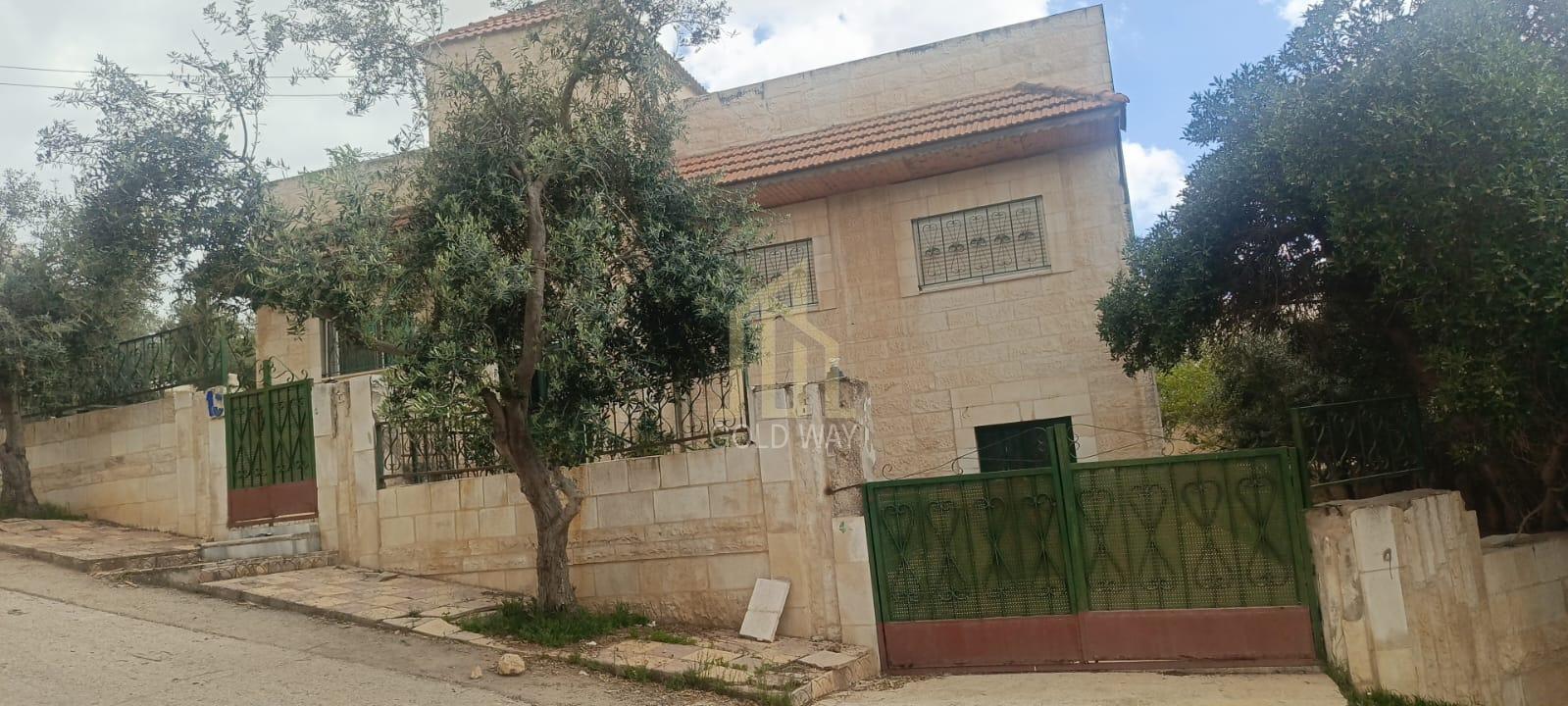 في أجمل مناطق شفا بدران تملك فيلا مكونة من طابقين في موقع مميز جدا وسعر مغري