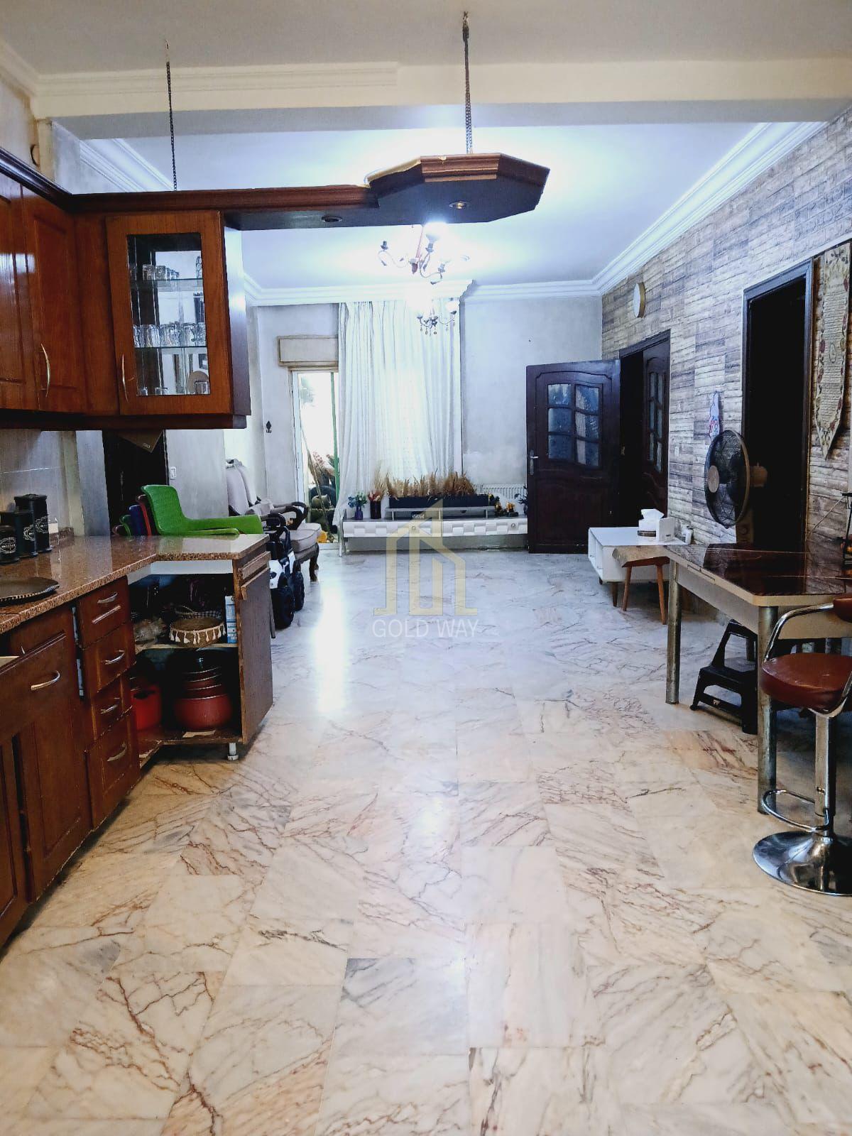 شقة طابق ثالث للبيع 245م بتشطيبات مميزة في أجمل مناطق خلدا