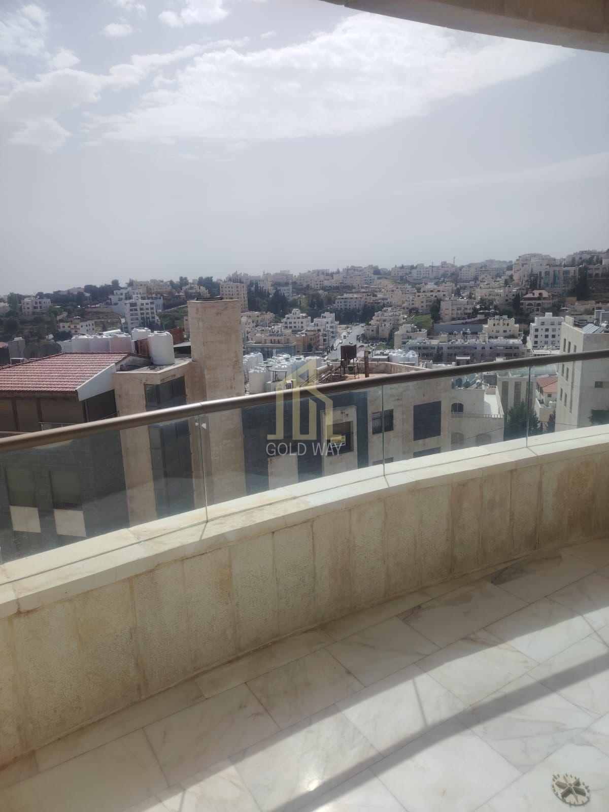 شقة مميزة للبيع طابق أخير مع روف 280م في أجمل مناطق خلدا