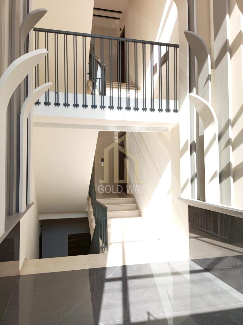 في أرقى مناطق الرابية طابق أول 205م بسعر مميز وتشطيب راقي