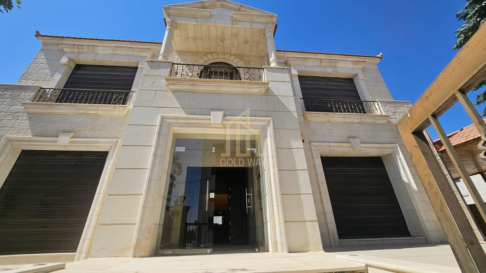 فيلا مميزة مكونة من ثلاث طوابق بإطلاله رائعه في أجمل مناطق شفابدران