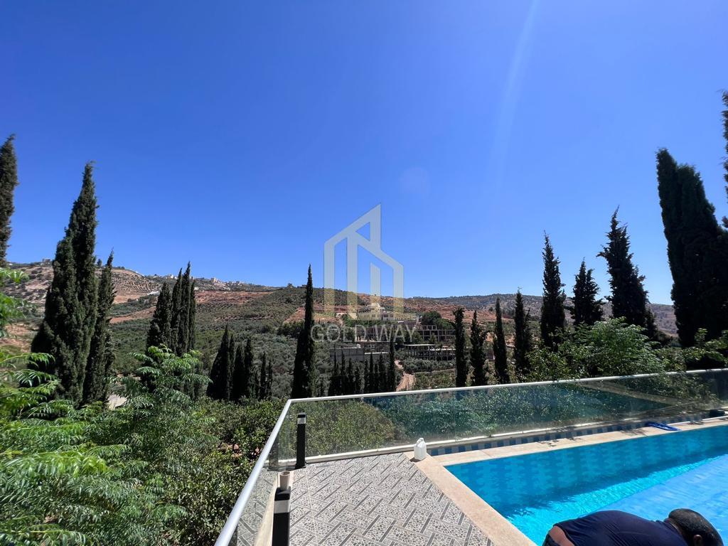 في أرقى مناطق السلط(وادي شعيب) مزرعه فاخرة تشطيب راقي وعلى النهر مباشره بسعر مميز