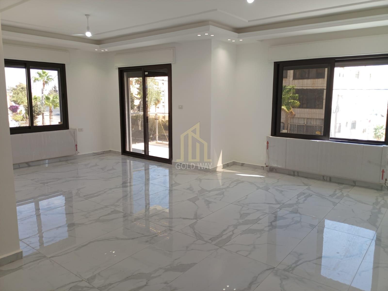 عقار مميز في أجمل مناطق المدينة الرياضية شقة طابق أول 230م تشطيبات سوير ديلوكس