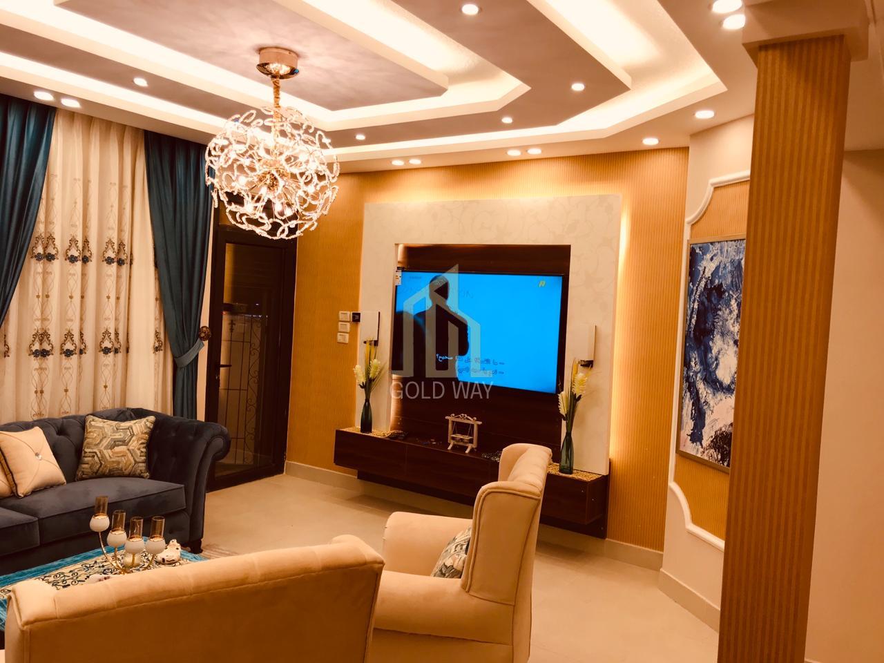 شقة فاخرة للبيع في أرقى مناطق عبدون – طابق أرضي مع ترس وكراج خاص