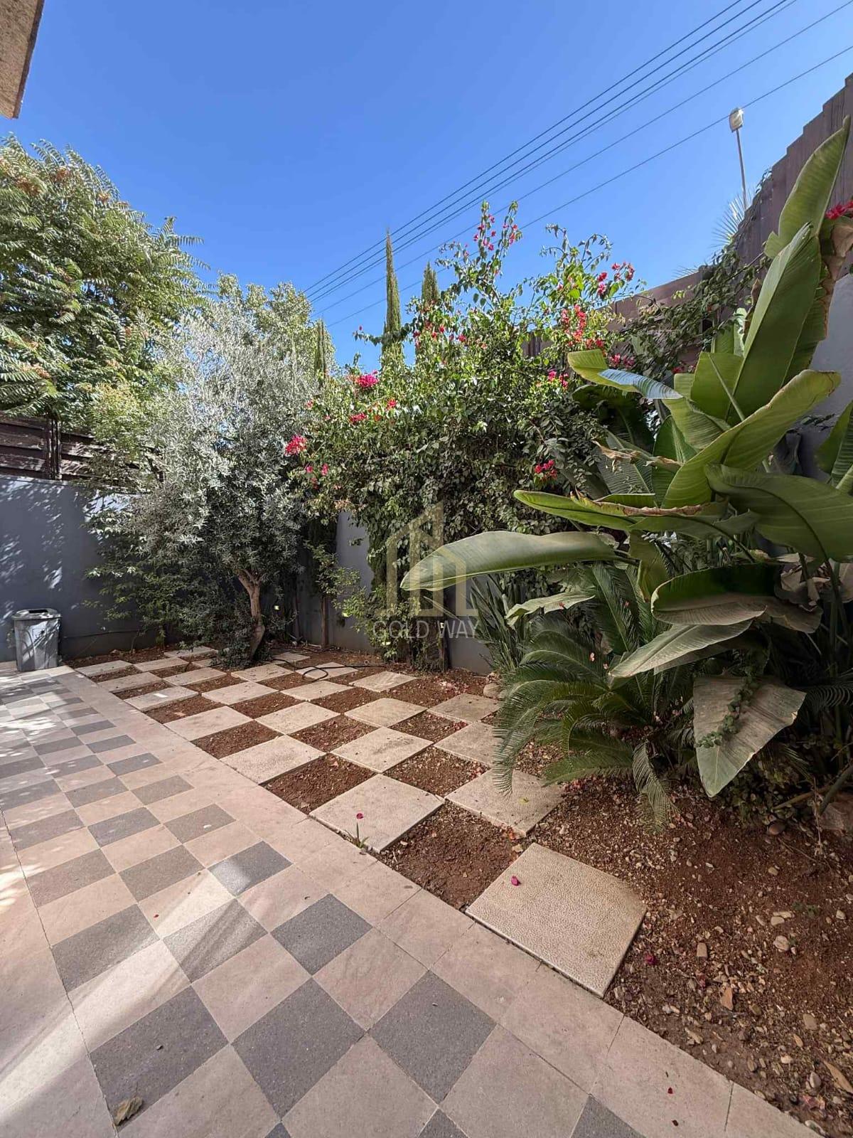 شقة أرضية 270م مفروشة في كمباوند عبدون بتشطيبات راقية للبيع أو للإيجار المستعجل