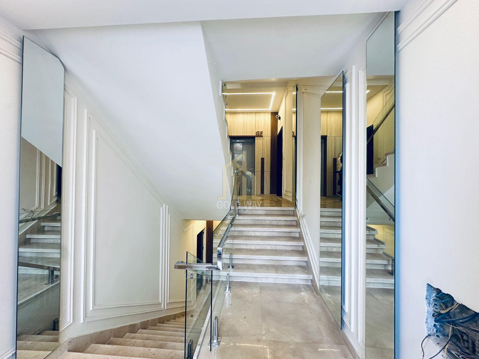 شقة طابق أول جديدة – دير غبار للبيع – تشطيب فخم جدًا