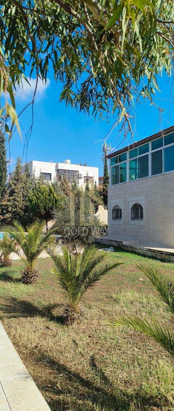 في موقع مميز في بدر(الكاشف) فيلا مكونة من ثلاث طوابق بتشطيبات مميزة