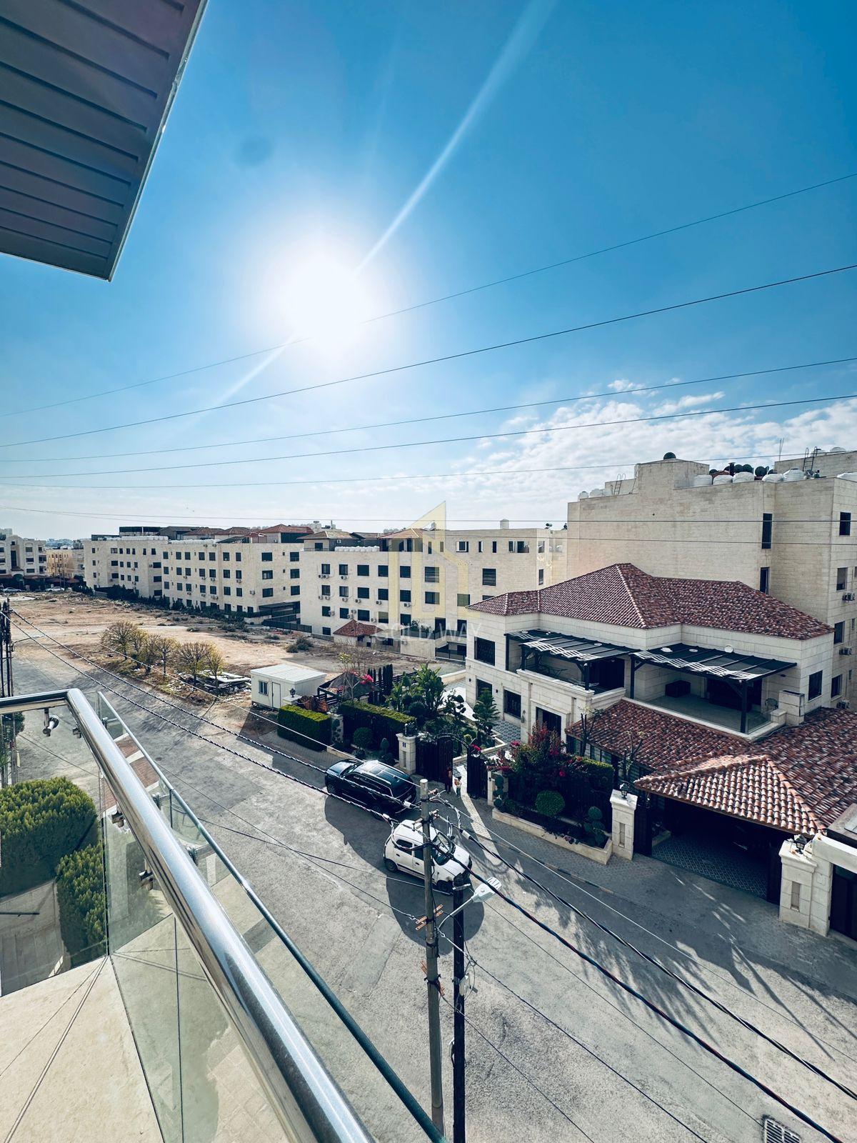 شقة فاخرة سوبر ديلوكس للبيع مع عفش فخم-في عمان الغربية