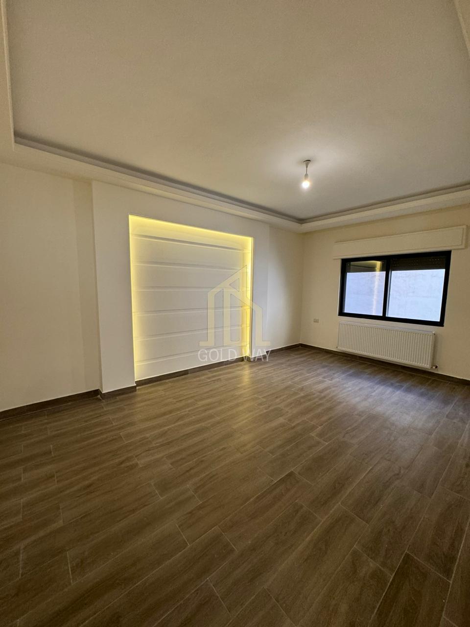 للبيع شقة أرضي جديدة في ضاحية الرشيد لم تُسكن أبداً