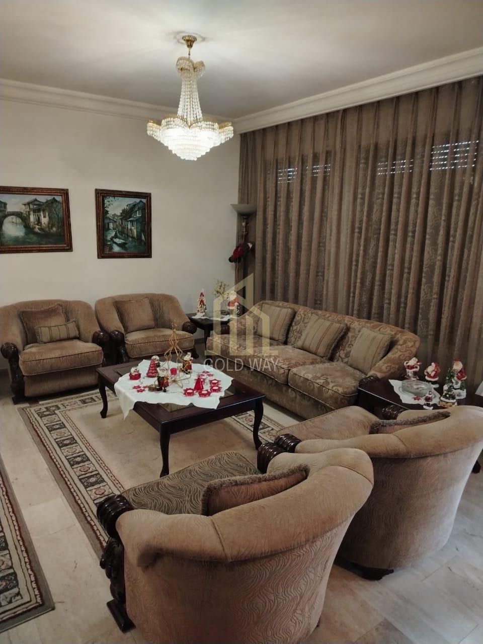 شقة مميزة طابق أول 210م بتشطيبات راقيه في أجمل مناطق عبدون