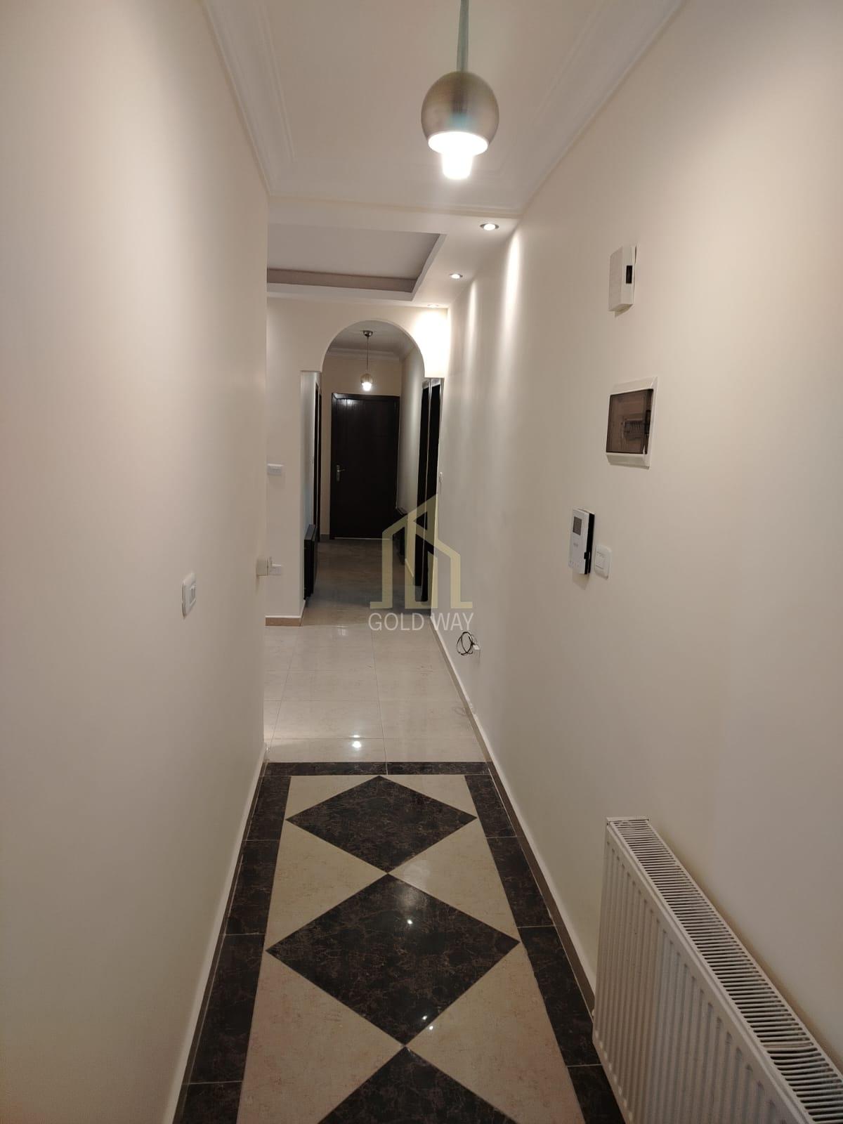 في موقع مميز في ضاحية الرشيد شقة شبه أرضي 150م بسعر مميز