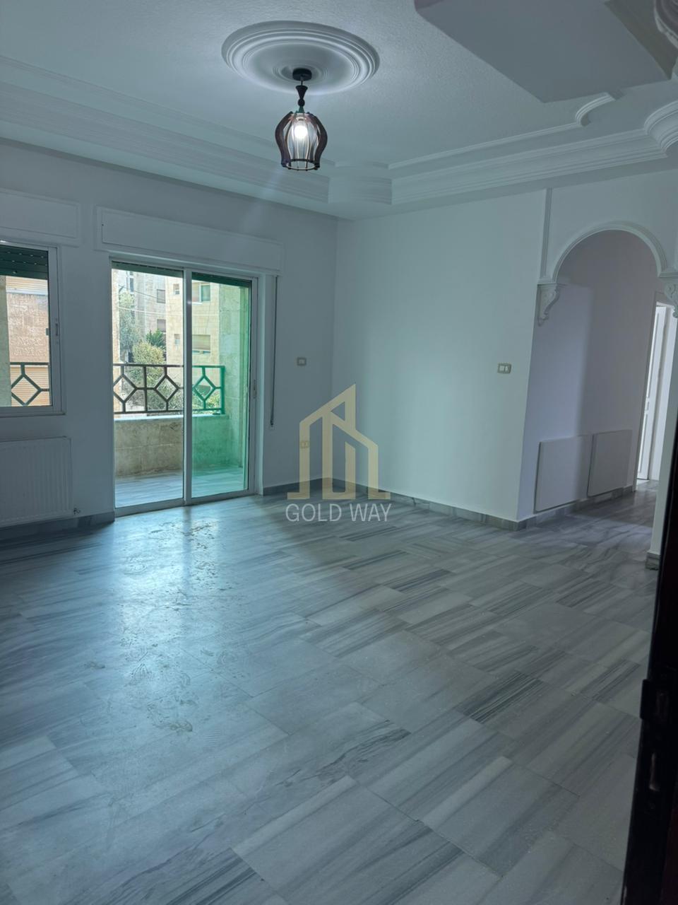 في أجمل مناطق شارع الجامعة شقة للإيجار طابق رابع 140م بسعر مغري