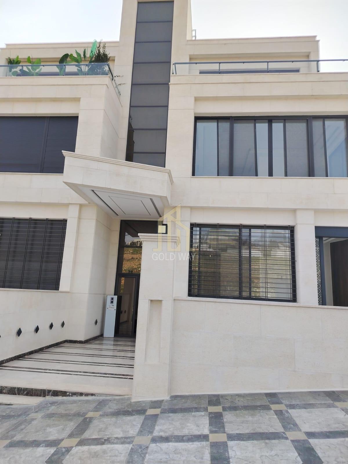 عقار مميز شقة أرضية 320م في أجمل مناطق عبدون وبسعر مغري