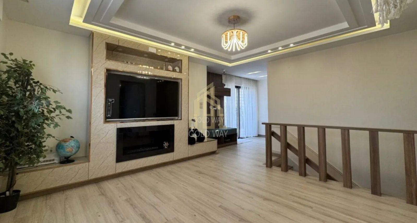 في موقع مميز في طريق المطار شقة دوبلكس ( طابق ثالث) مفروشة 265م