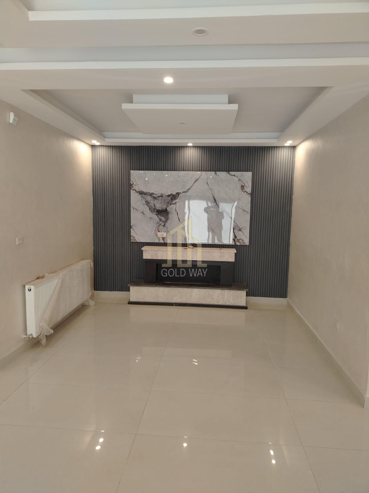 في أرقى مناطق الشميساني وبالقرب من فندق عمان الشام شقة طابق أول 175م بتشطيبات راقية