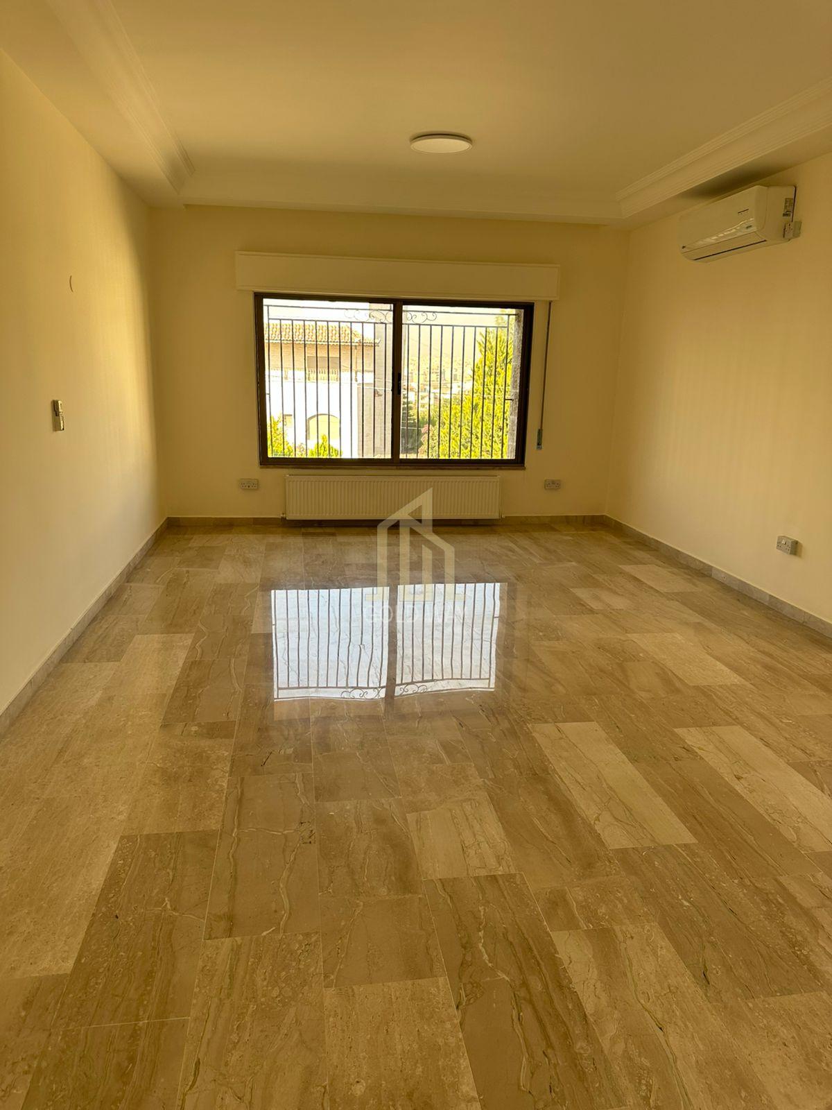 شقة مميزة طابق ثاني 210م في أجمل مناطق دير غبار