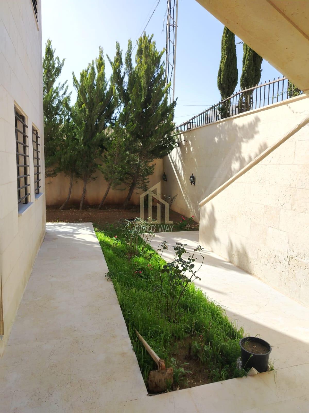 شقة استثمارية في أجمل مناطق عبدون تسوية مع حديقة 106م بسعر مغري