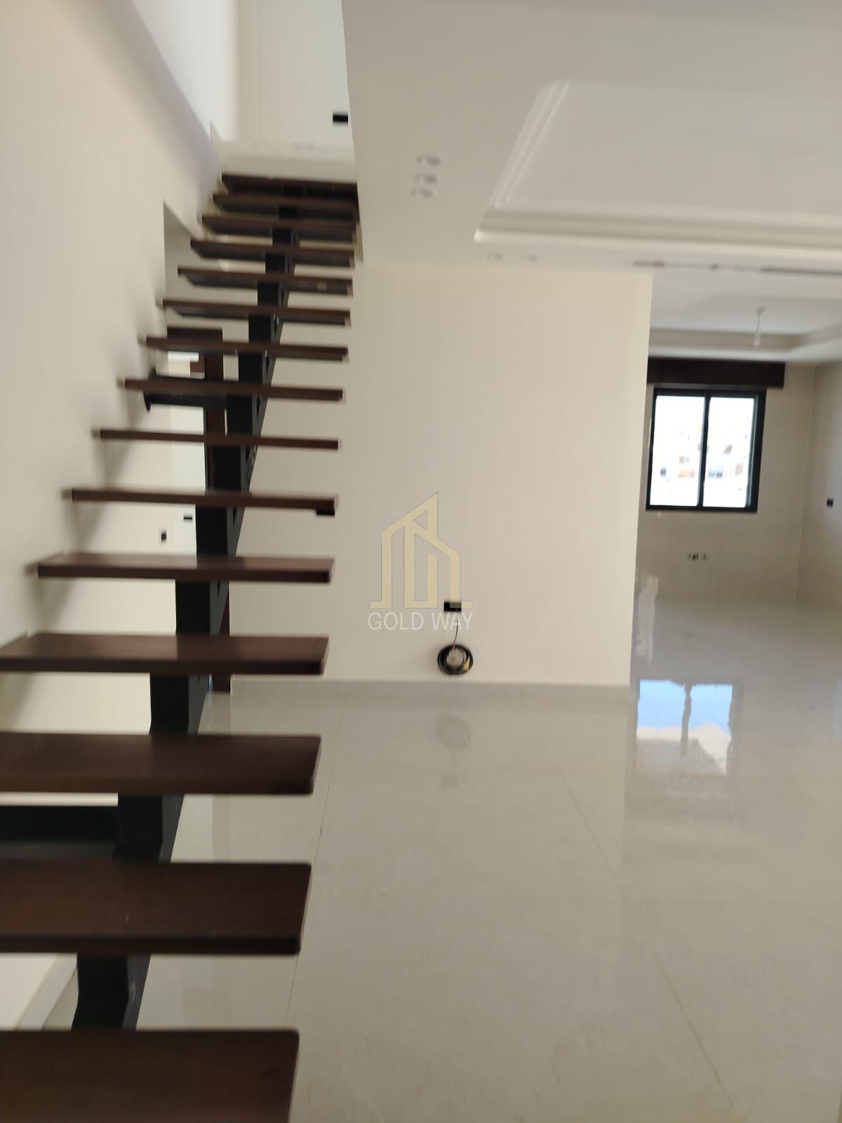 عقار مميز في الرابية شقة طابق ثالث 210م بتشطيبات راقية