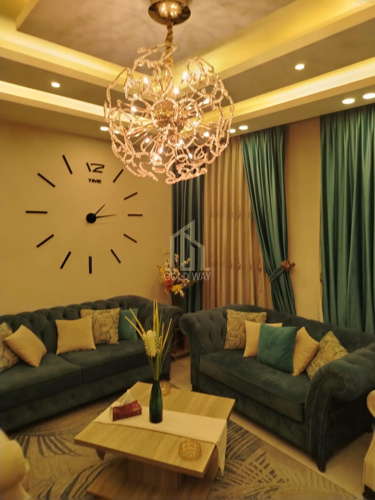 بالقرب من السفارة الأمريكية شقة أرضية 140مم في أجمل مناطق عبدون