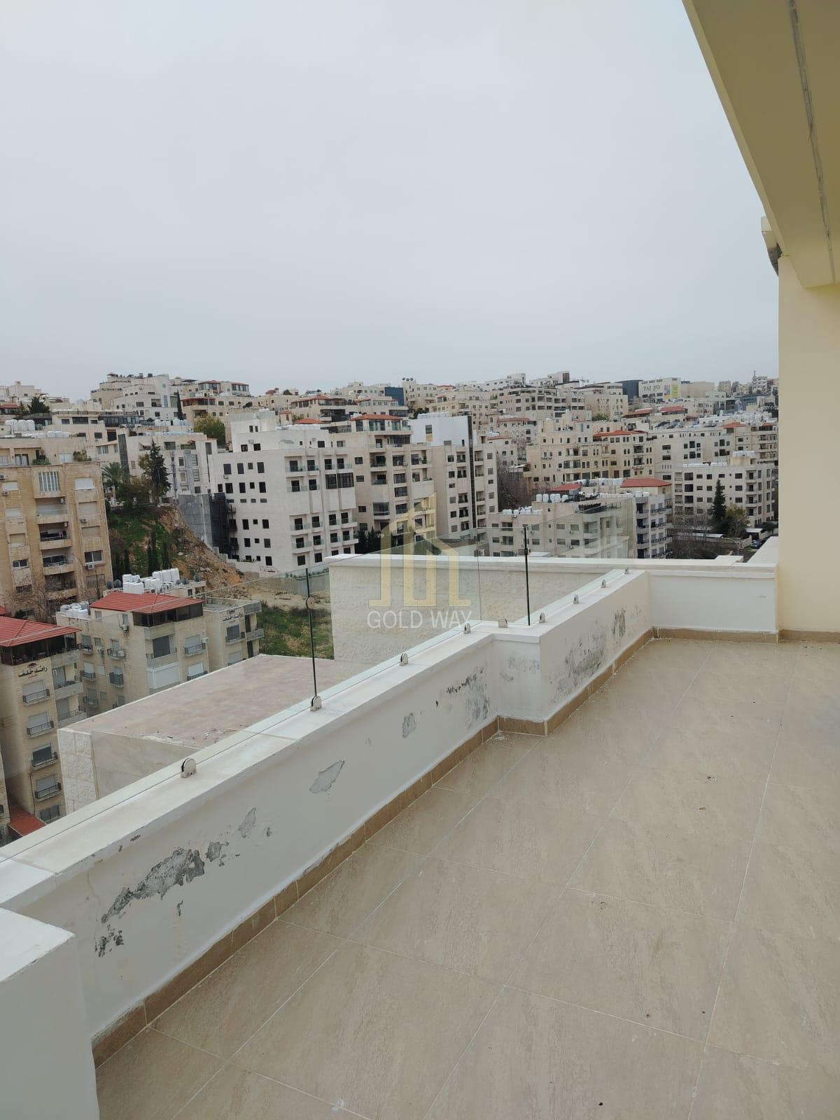 في عبدون وبجانب السفارة البريطانية شقة دوبلكس( روف) 265م بسعر مميز