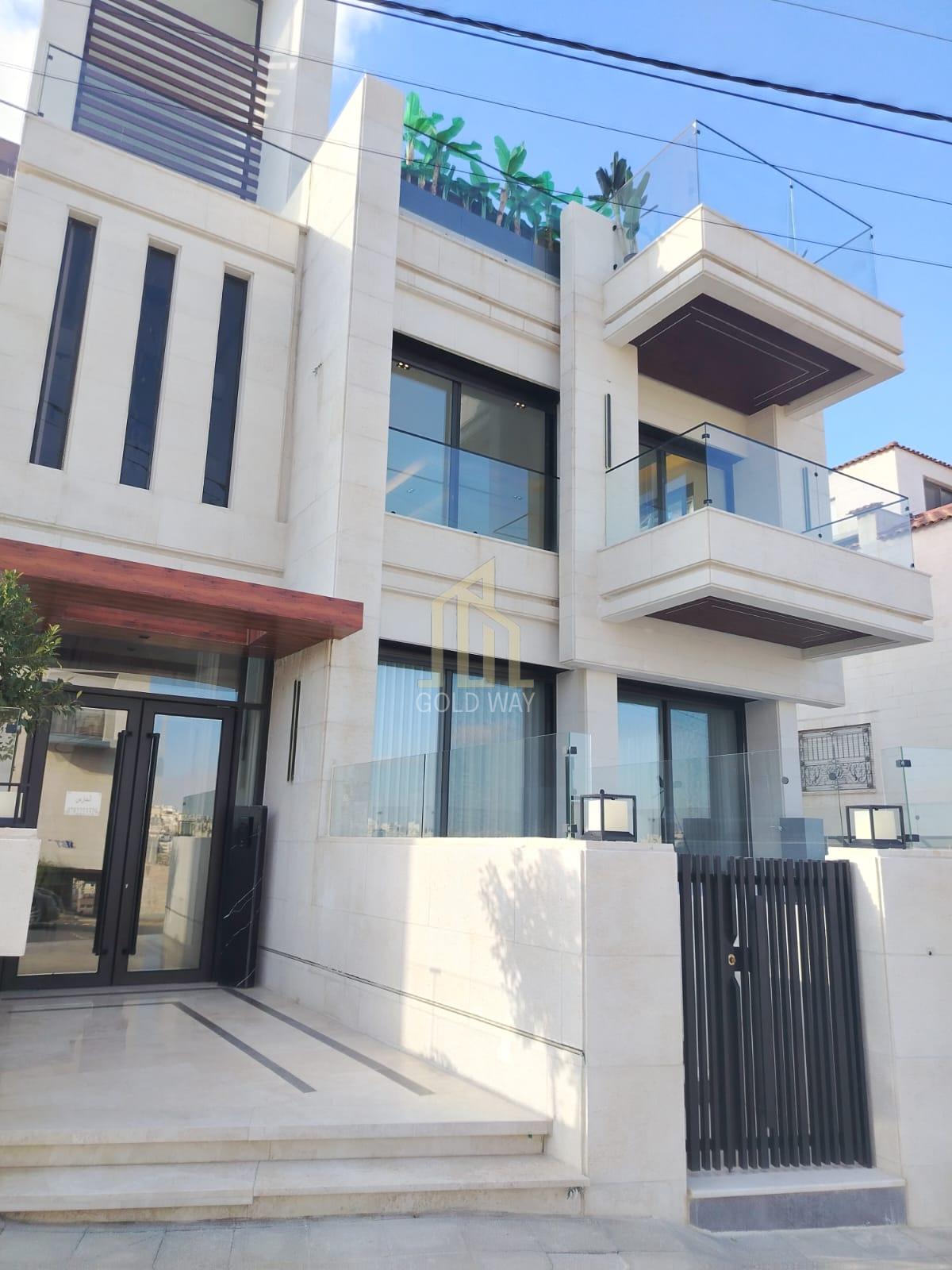 في أجمل مناطق عبدون شقة طابق أول 250م بسعر مميز