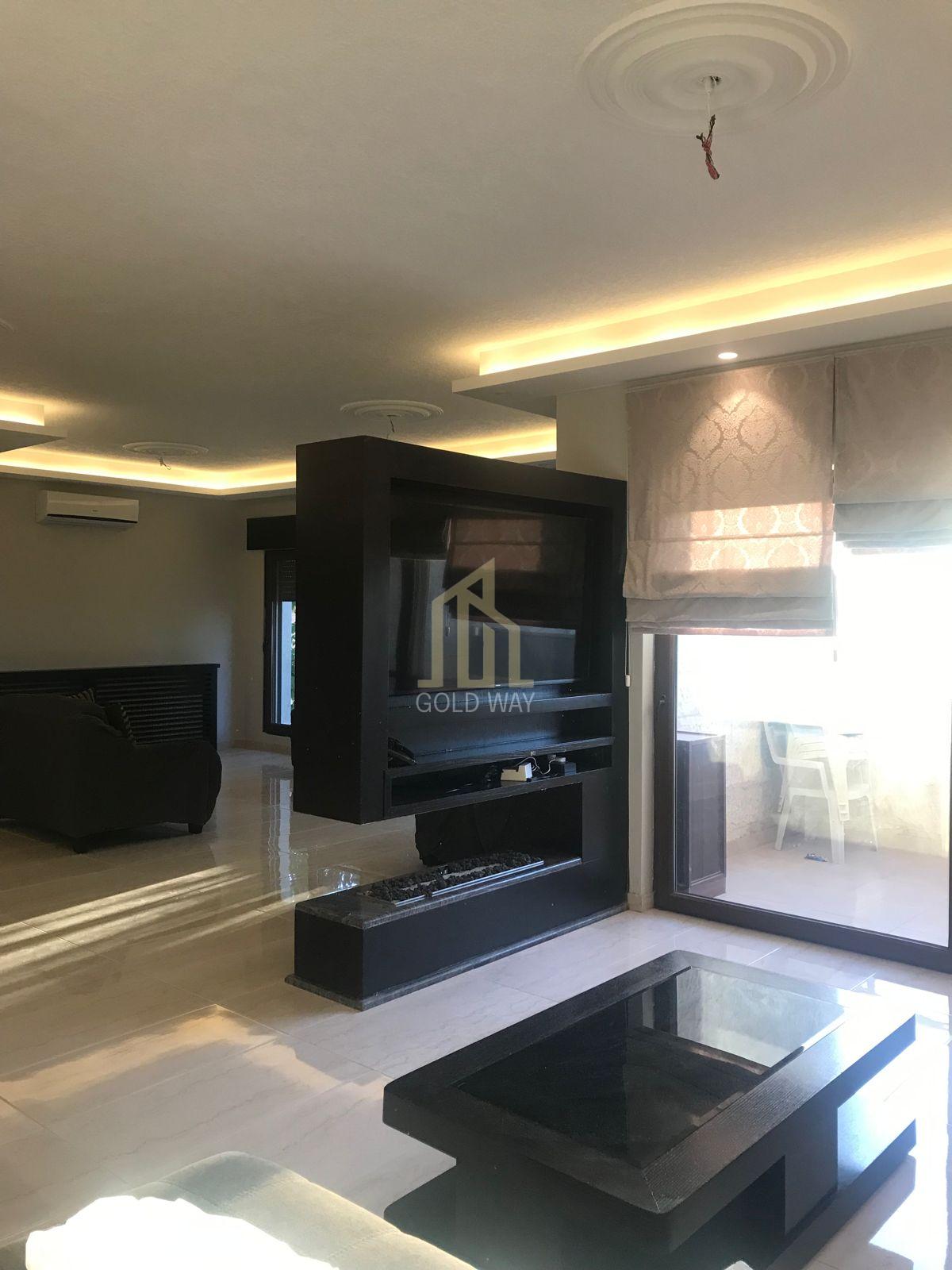 بالقرب من سوق الذهب في أم أذينة شقة طابق ثاني 200م بتشطيب راقي