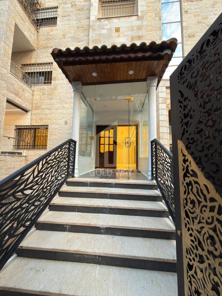 في تلاع العلي وبتشطيبات مميزة شقة أرضية 180م بسعر مغري