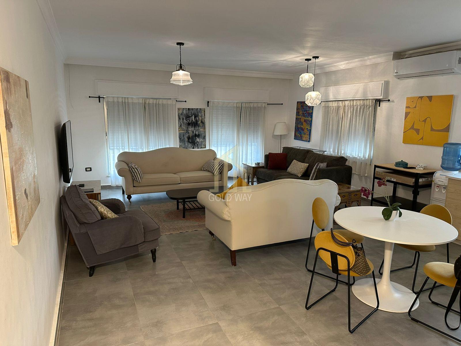 في أجمل مناطق جبل عمان شقة للإيجار مفروشة طابق ثاني 95م