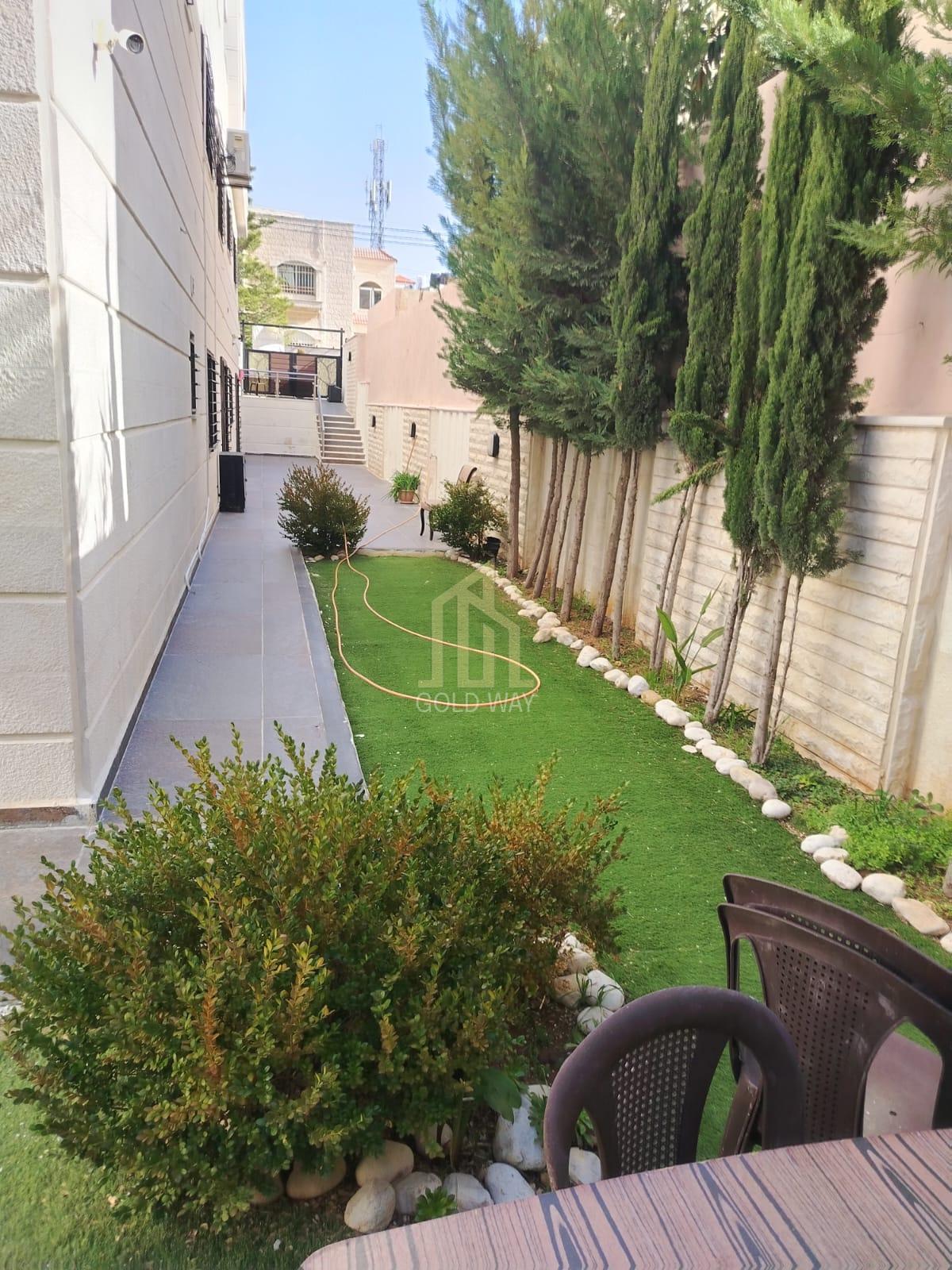 في موقع مميز شقه شبه ارضي 180م بتشطيب راقي في أرقى مناطق الرابية