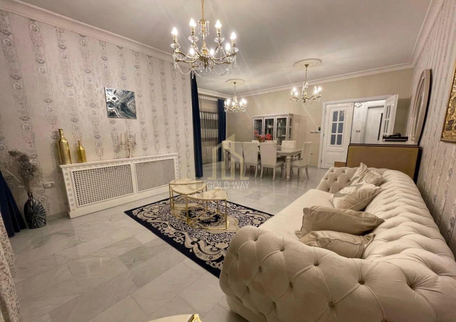 بالقرب من مسجد المعتصم في أرقى مناطق الشميساني شقة مفروشة طابق ثاني 180م بسعر مغري