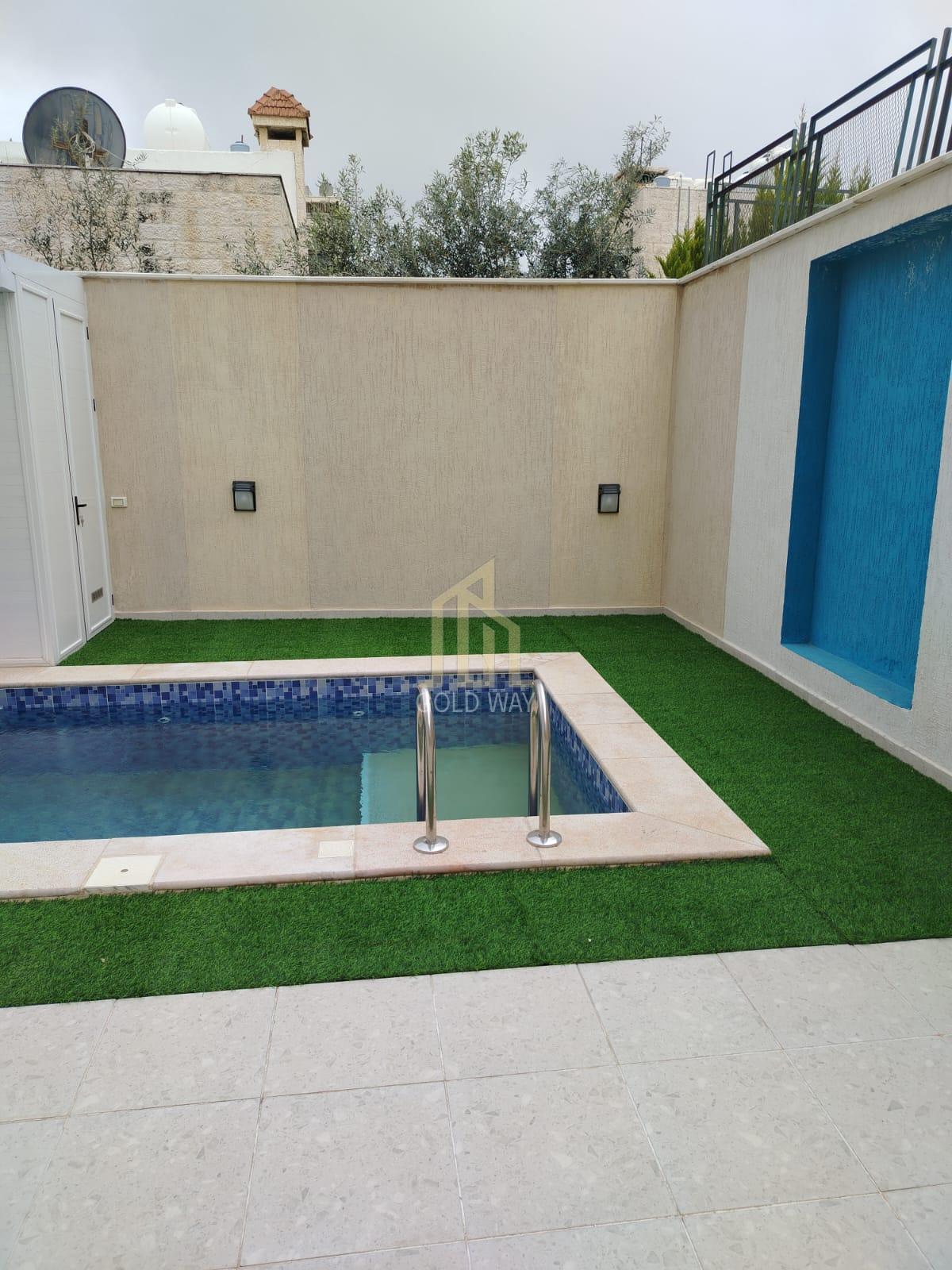 في موقع مميز في ام أذينة شقة شبه أرضي 150م بسعر مميز