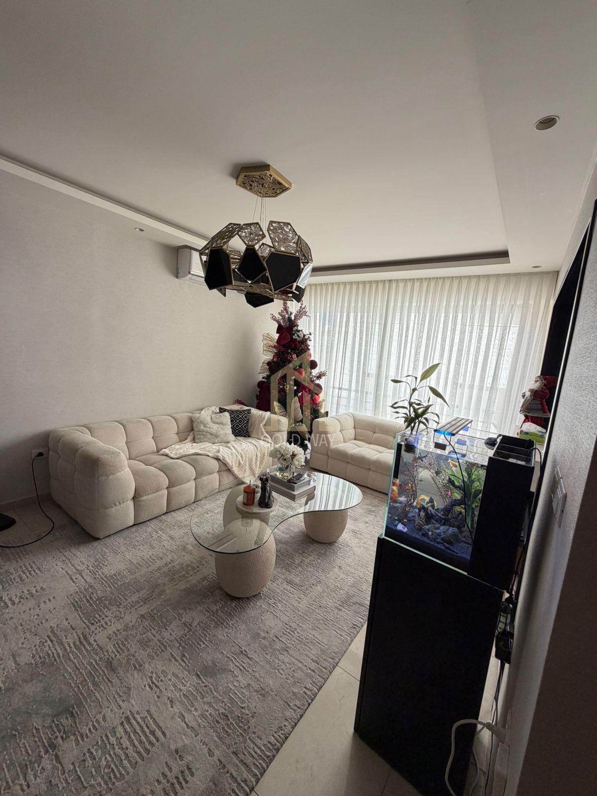 شقة مميزة طابق أول 193م في أجمل مناطق دير غبار