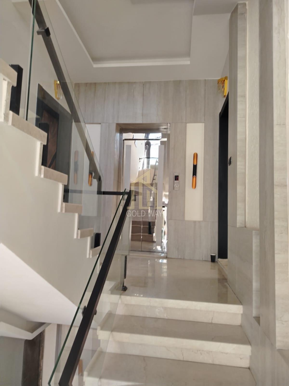 في موقع مميز في الرابيه شقة أرضية 175م بتشطيبات مميزة