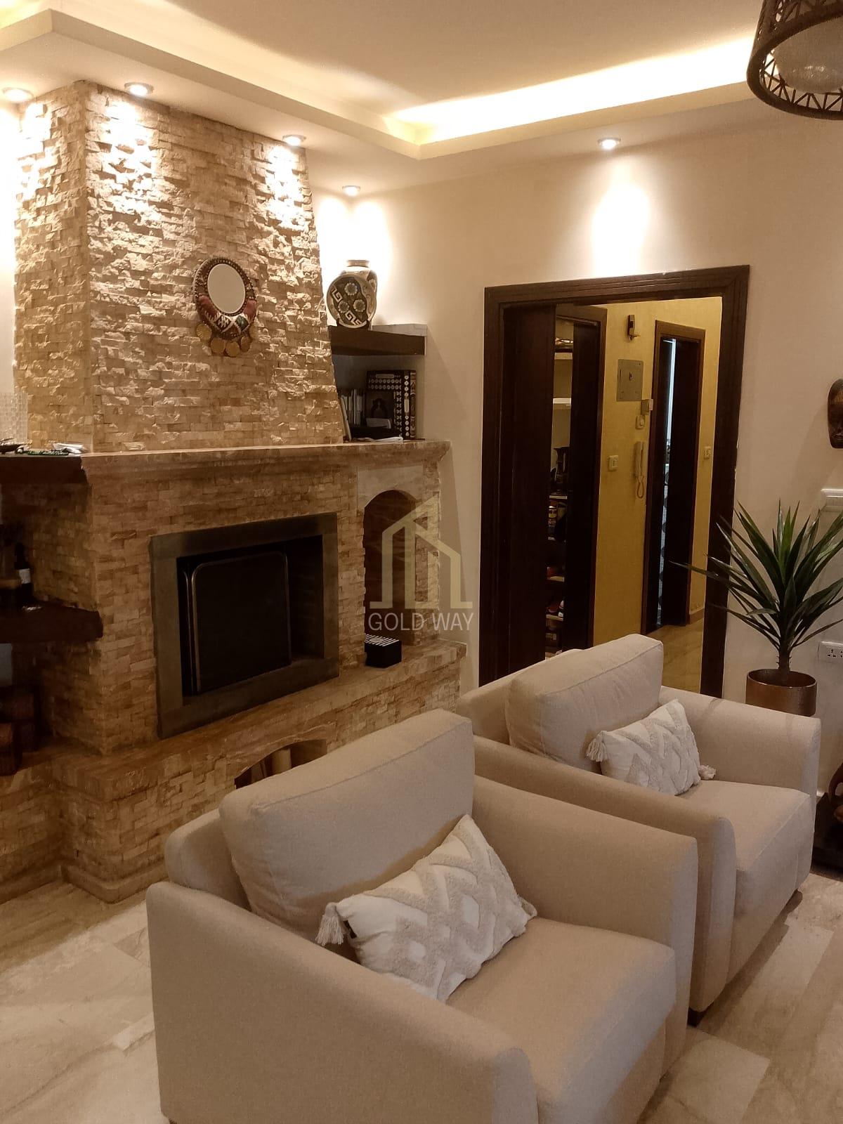 بالقرب من مدارس الجزيرة شقة طابق أول 225م مفروشة في أرقى مناطق ام السماق