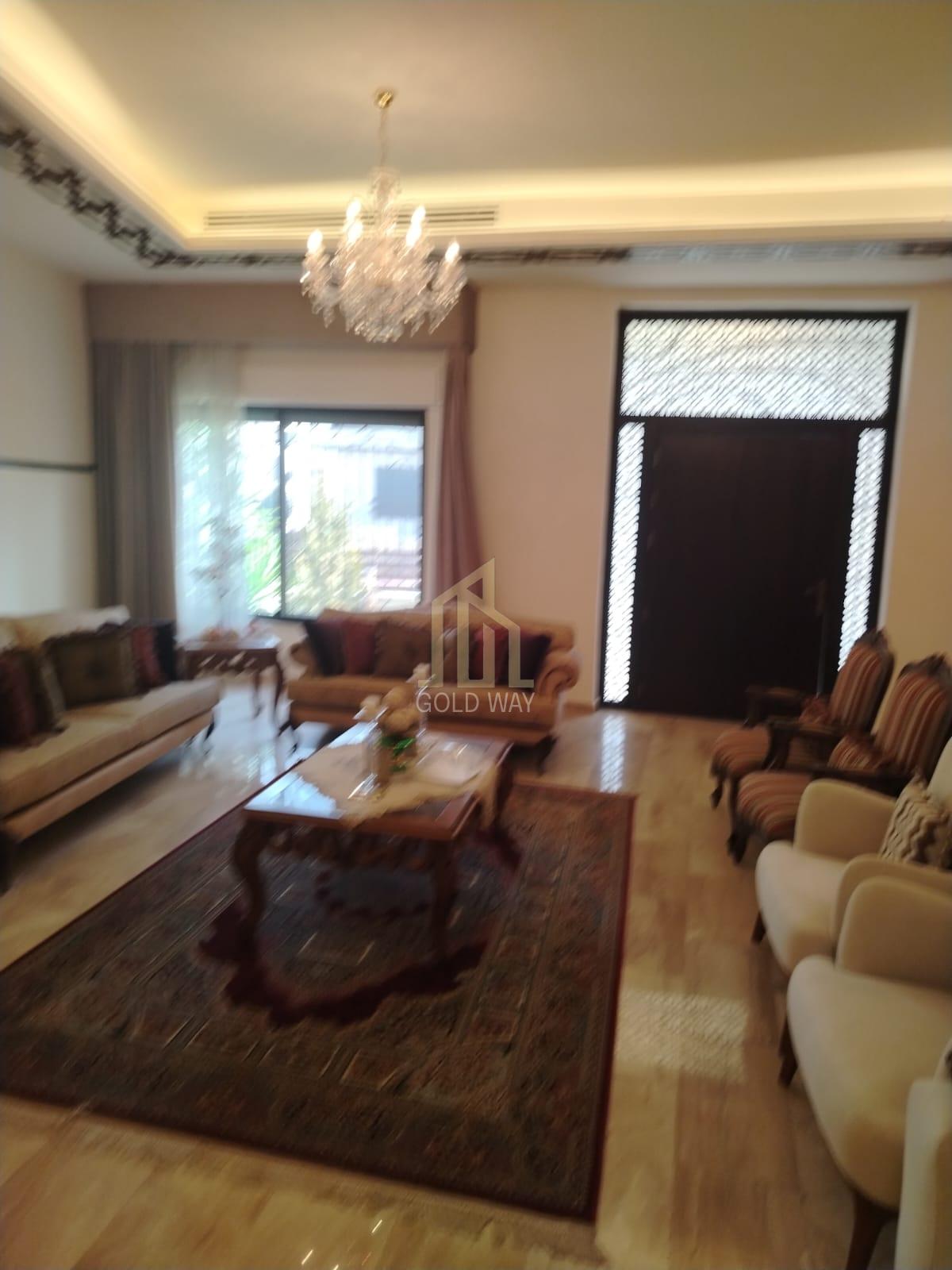 في أرقى مناطق عبدون فيلا مكونة من ثلاث طوابق بسعر مميز