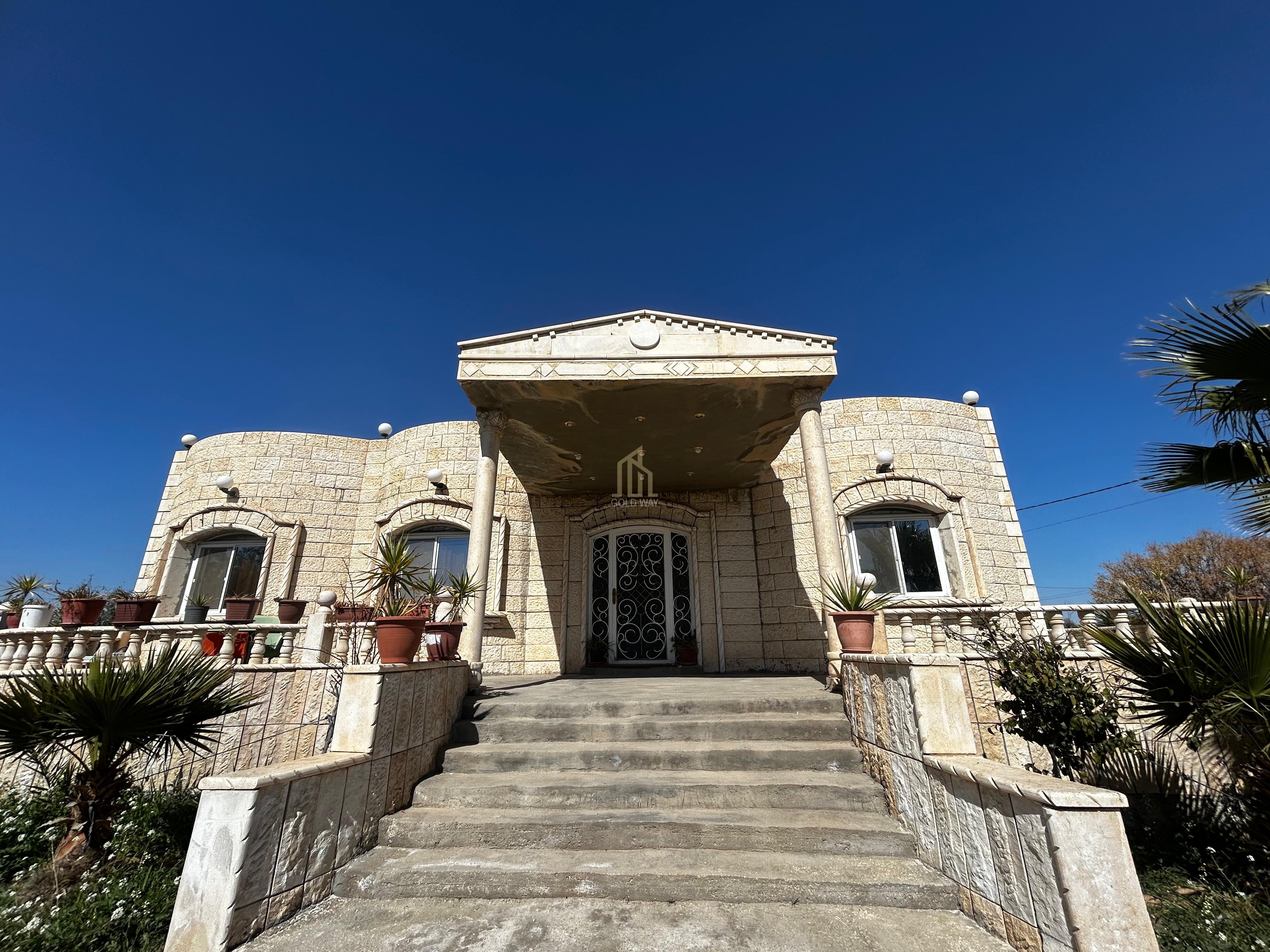 في المفرق منزل مستقل للبيع بسعر مميز