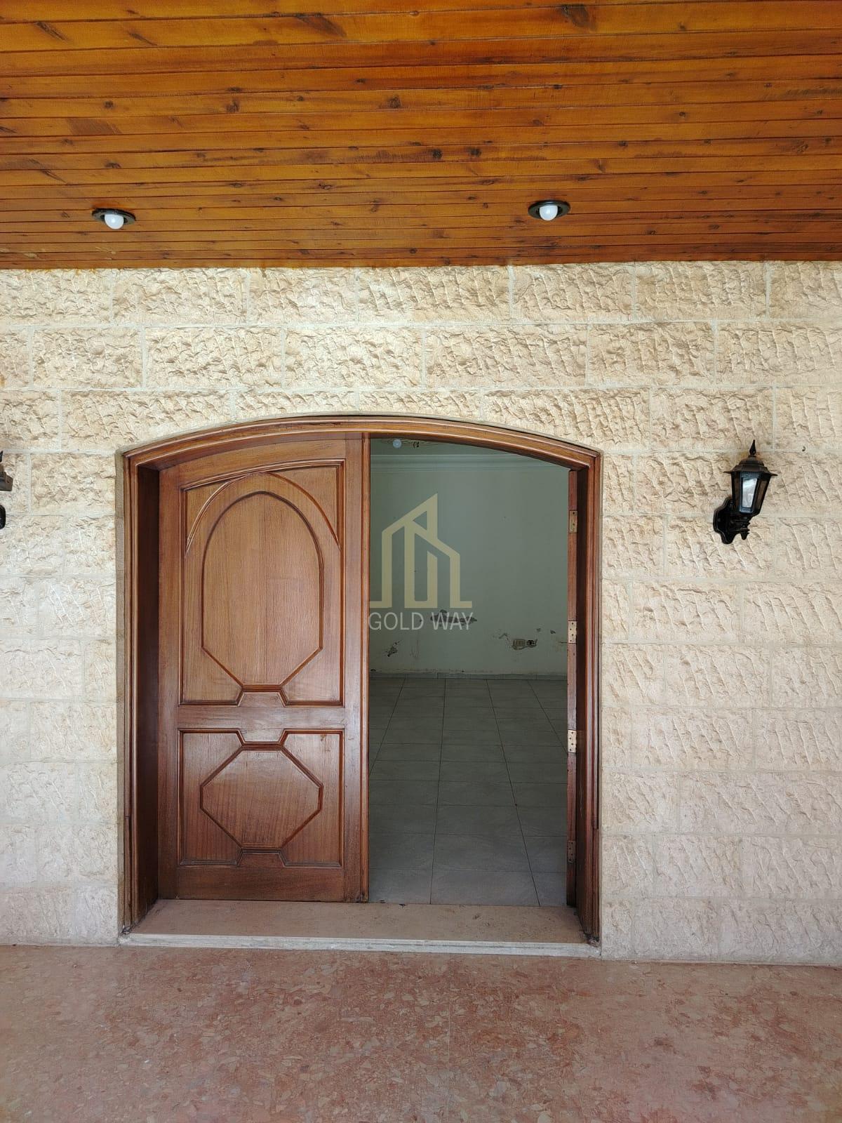 في عبدون مقابل الملكيه شقة أرضية مميزه 230مً بسعر مميز