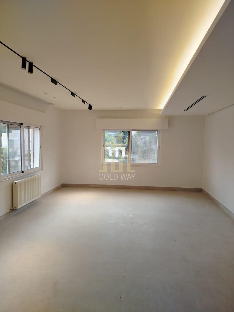 في عبدون شقة للإيجار السنوي طابق أول 340م مفروشة جزئي