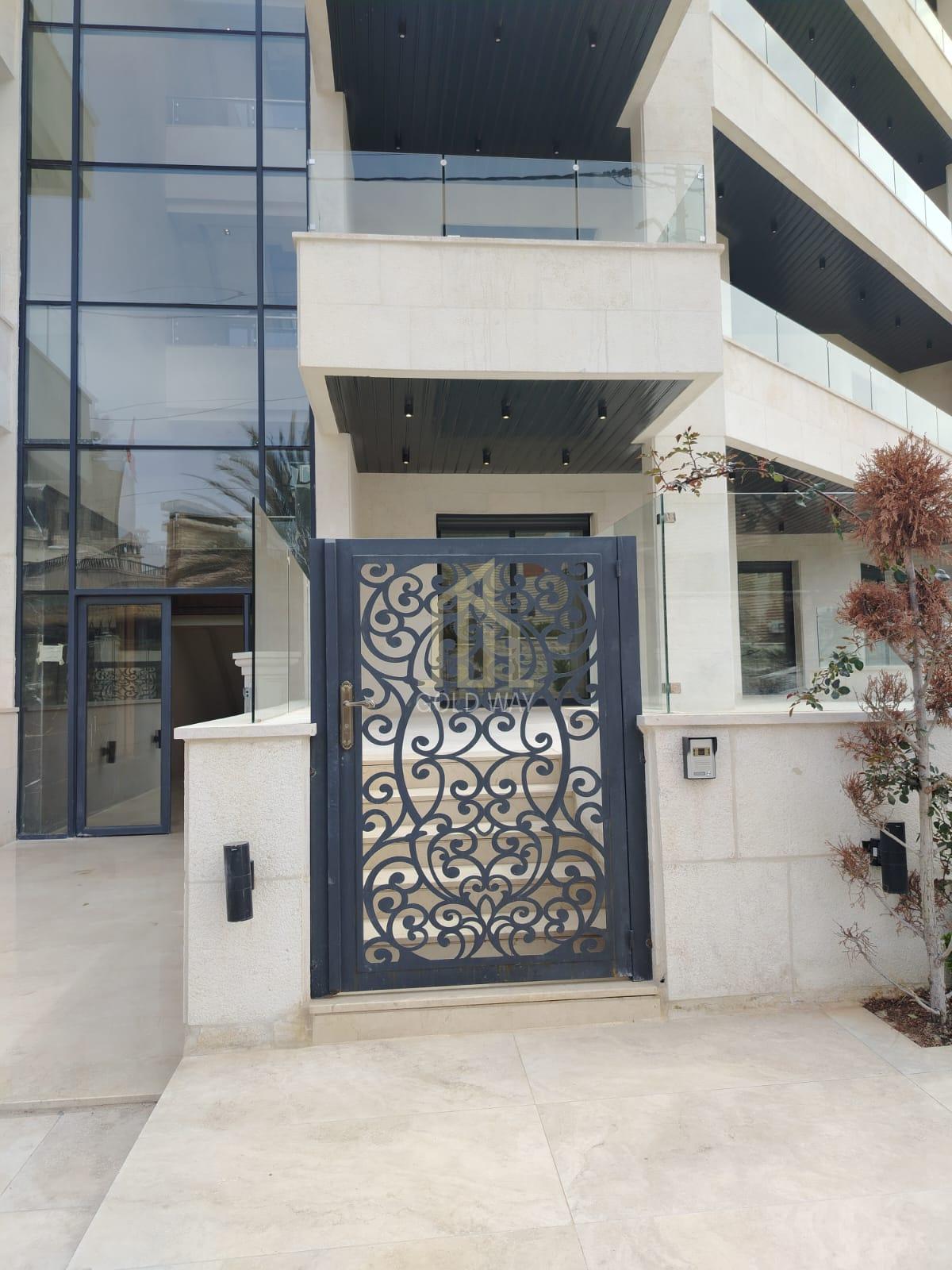 في أرقى مناطق الدوار الرابع شقه ارضية 350م بتشطيبات راقية