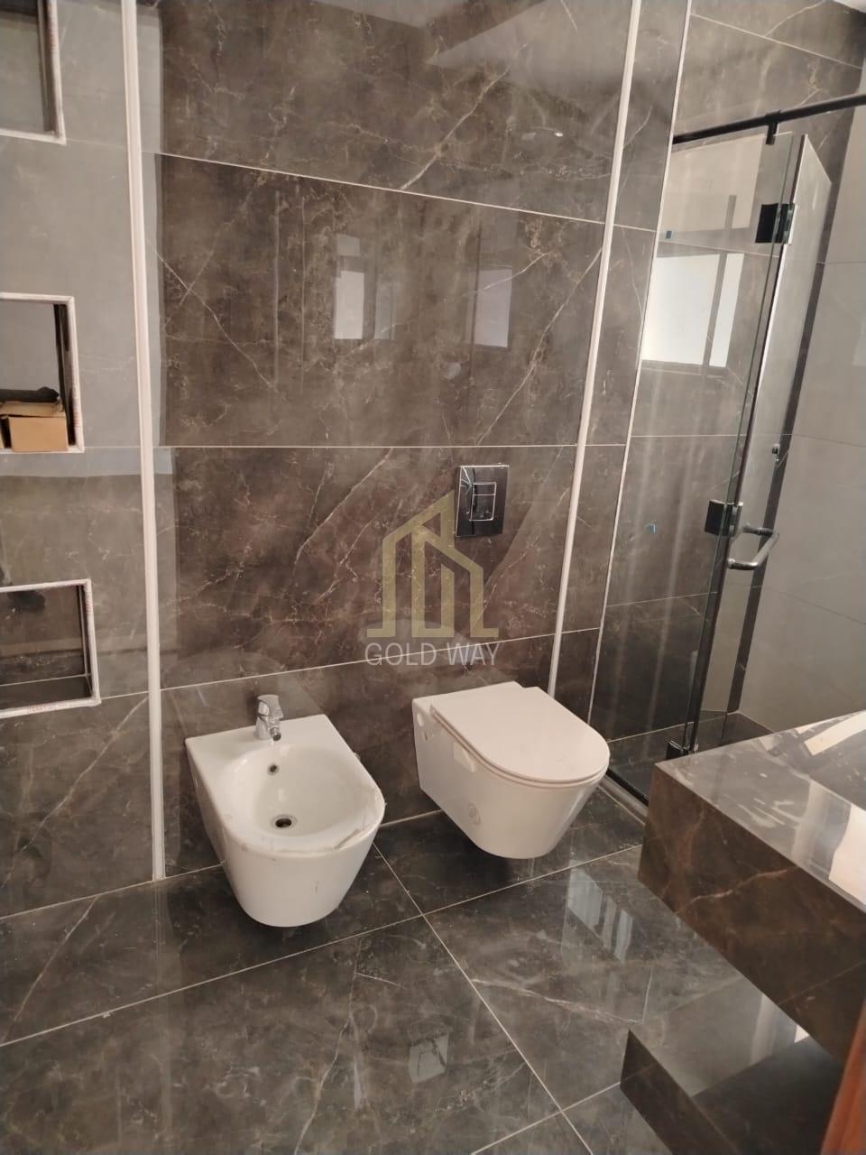 في موقع مميز في الدوار الرابع شقة تسوية 400م بتشطيبات مميزة