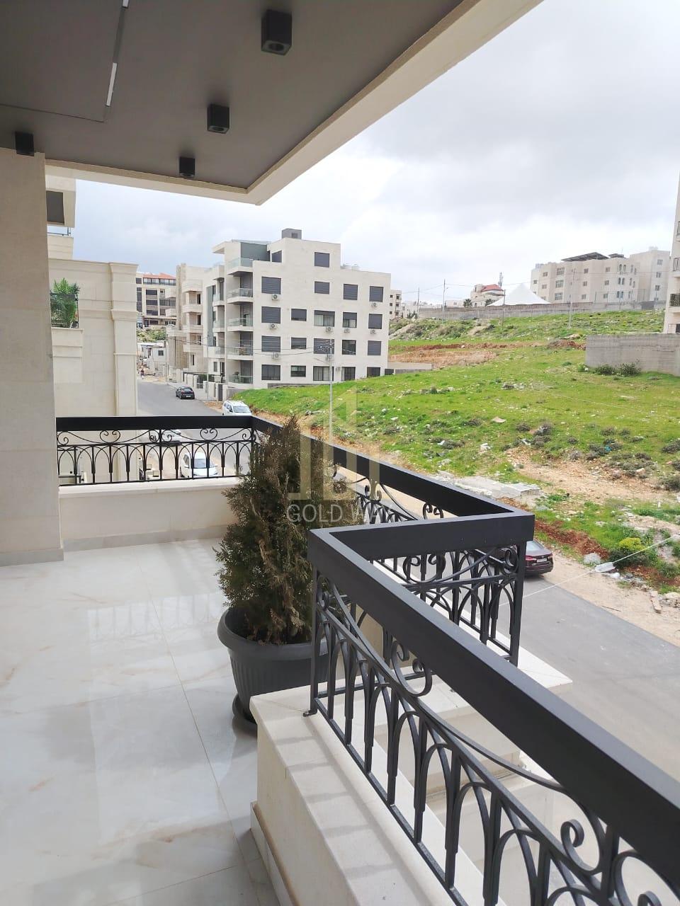 في أرقى مناطق ضاحية النخيل شقة طابق أول 215م بتشطيبات راقية