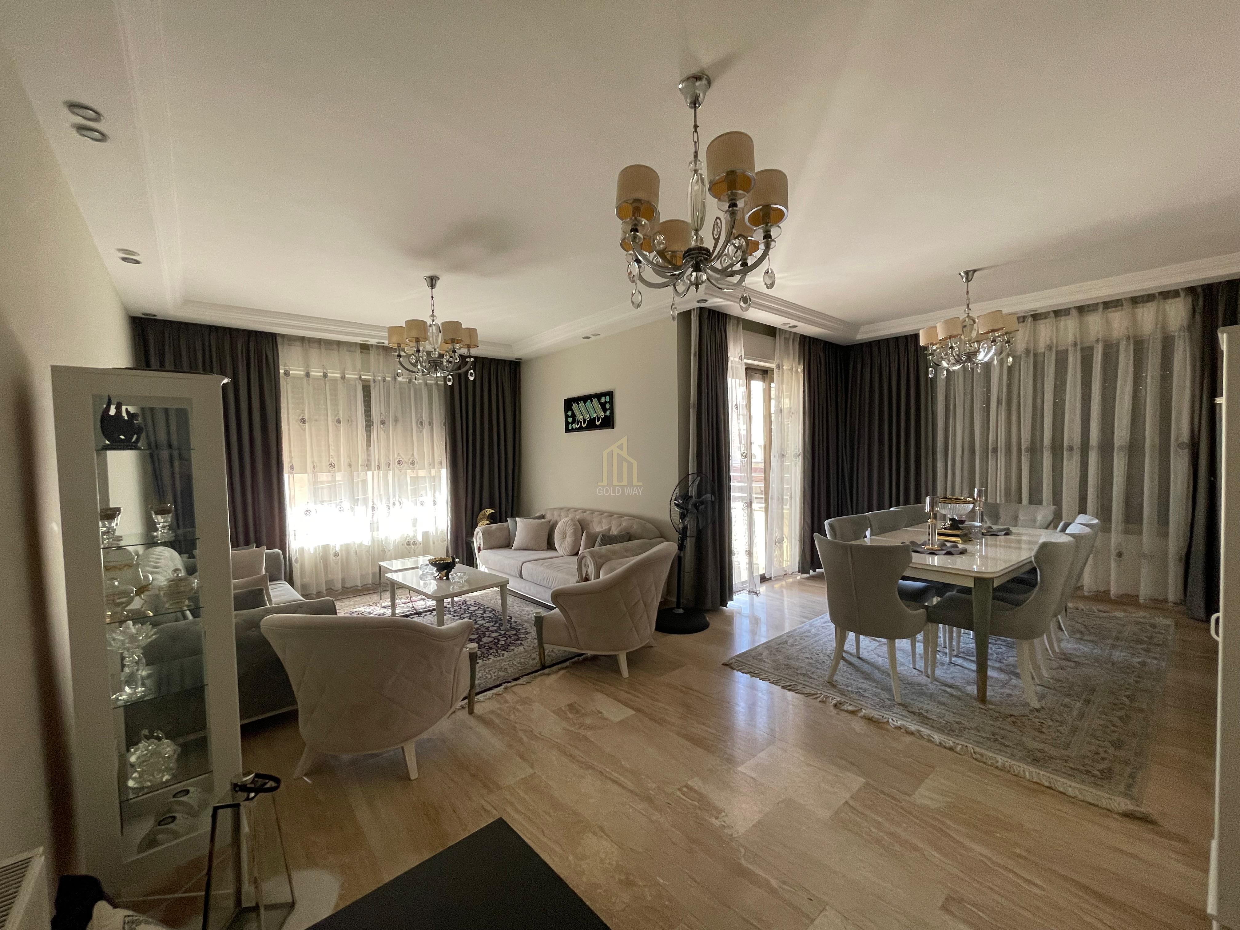 بالقرب من الاتصالات في أجمل مناطق الرابية شقة طابق أول مفروشة 200م بسعر مغري