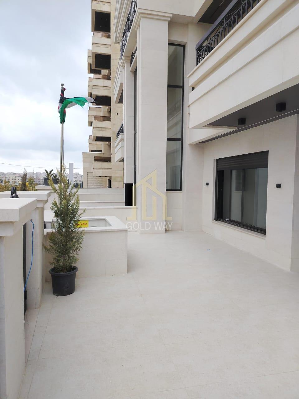 شقة أرضية في أجمل مناطق ضاحية النخيل 215م بسعر مميز