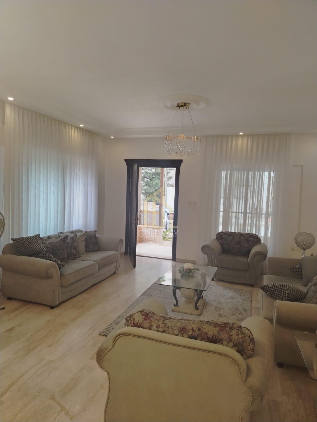 بالقرب من جولد جم شقه أرضية 190م للإيجار السنوي في أرقى مناطق عبدون