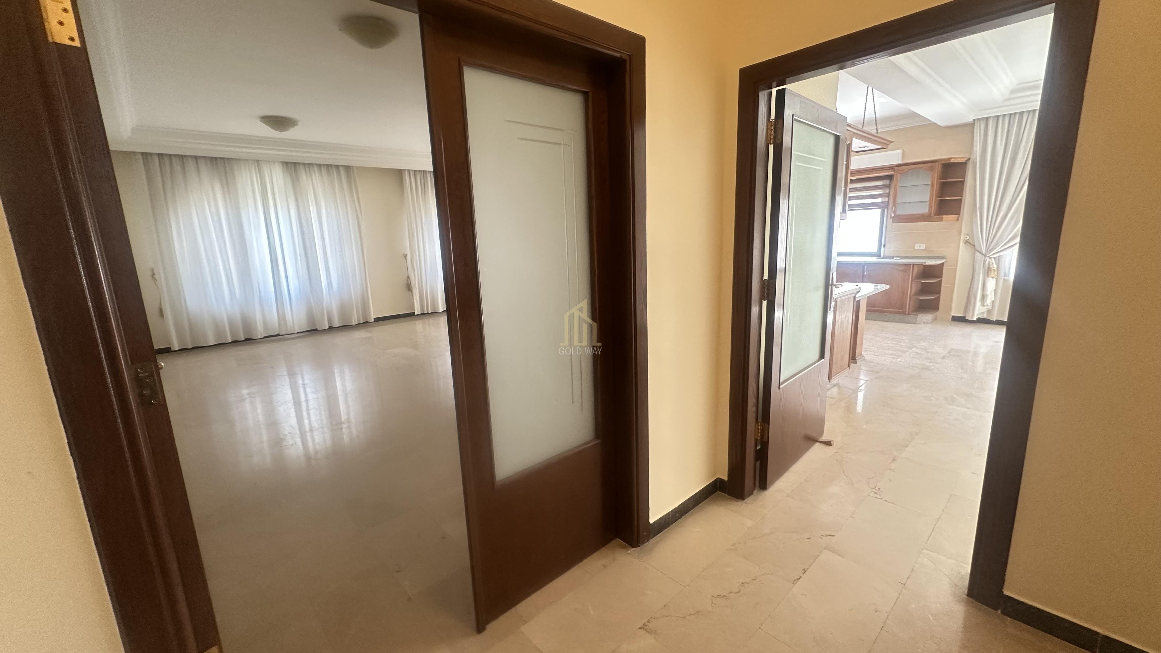 بالقرب من مدارس الايزو شقة طابق رابع 190م في أجمل مناطق دير غبار