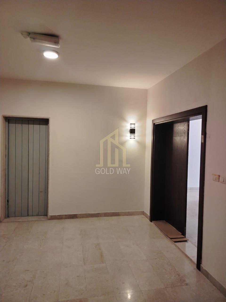 في أرقى مناطق الدوار الرابع شقة تسوية 330م بسعر مميز