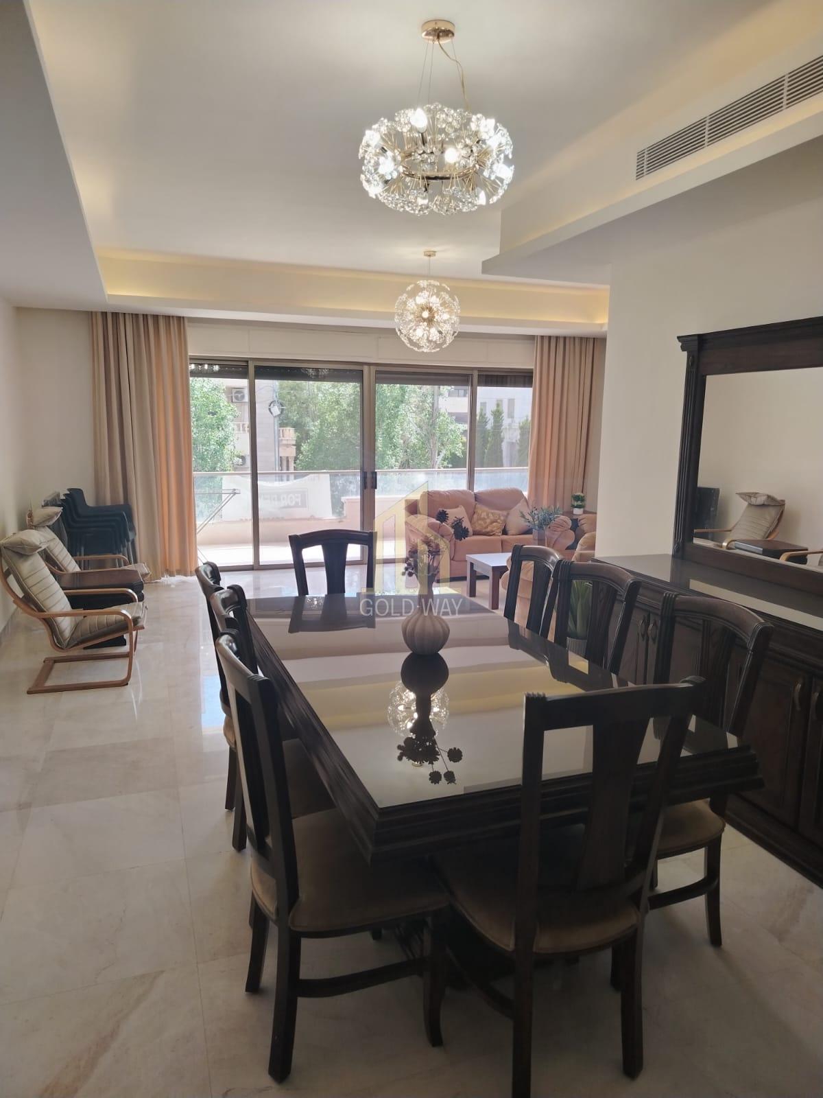 شقة مميزة للإيجار السنوي طابق أول 200م مفروشة في أرقى مناطق عبدون